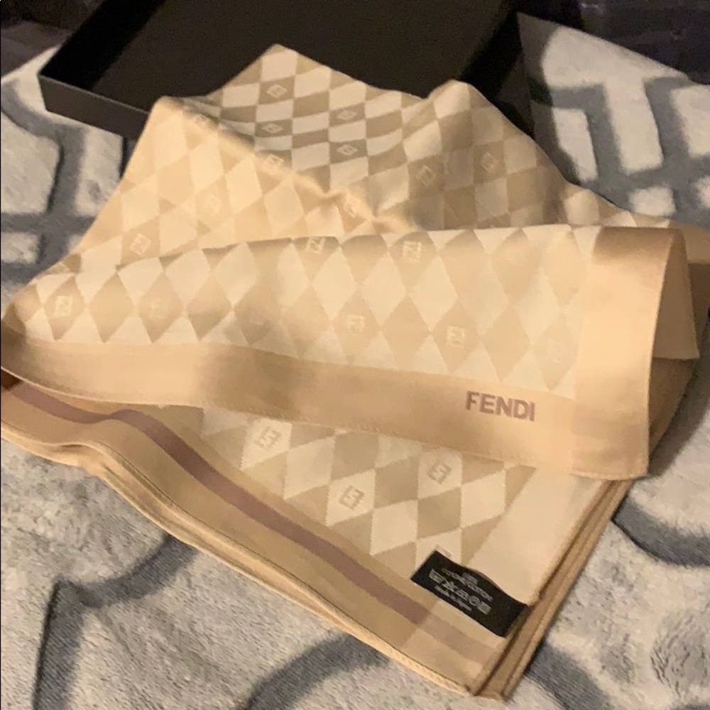 Fendi scarf 18 inches x 18 inches brand new - Picture 4 of 4
